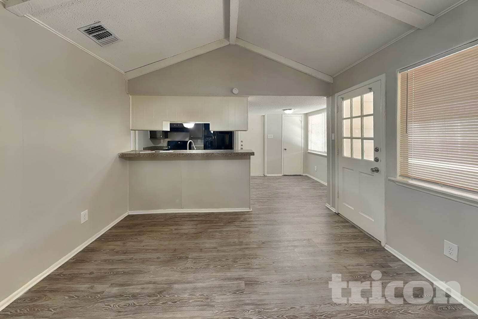 Building Photo - 13622 Oak Breeze