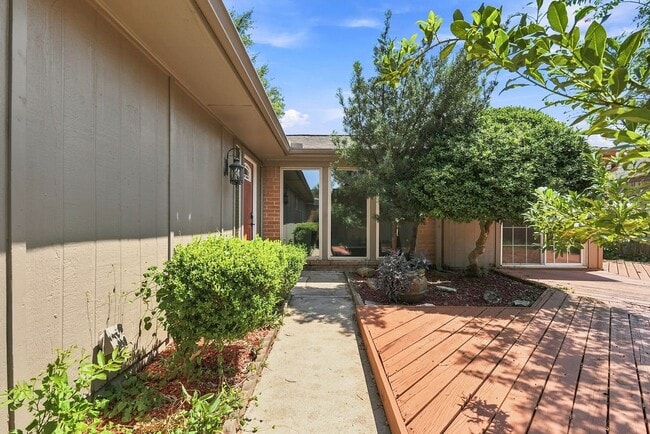 Building Photo - 15706 Cavendish Dr