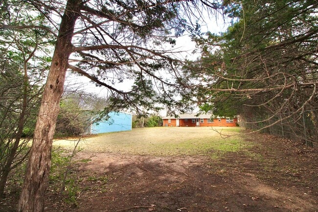 Building Photo - 2000 Alameda St