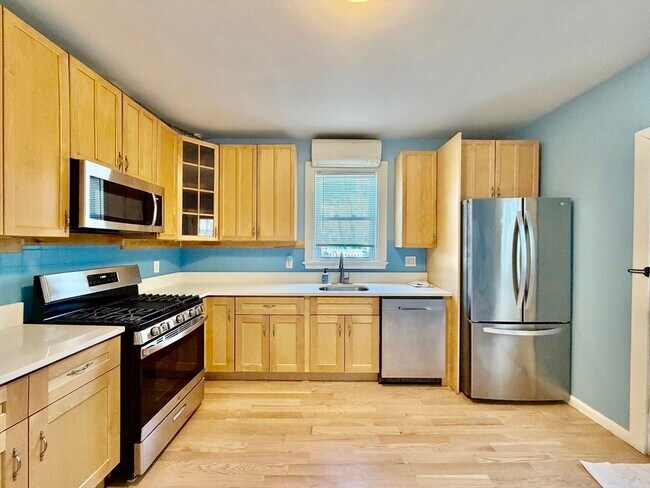 Building Photo - 12 Hall Pl