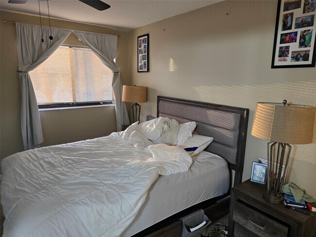 Building Photo - 2846 S University Dr