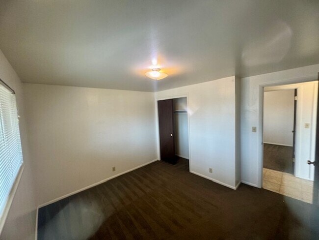 Building Photo - 258 N 400 W St