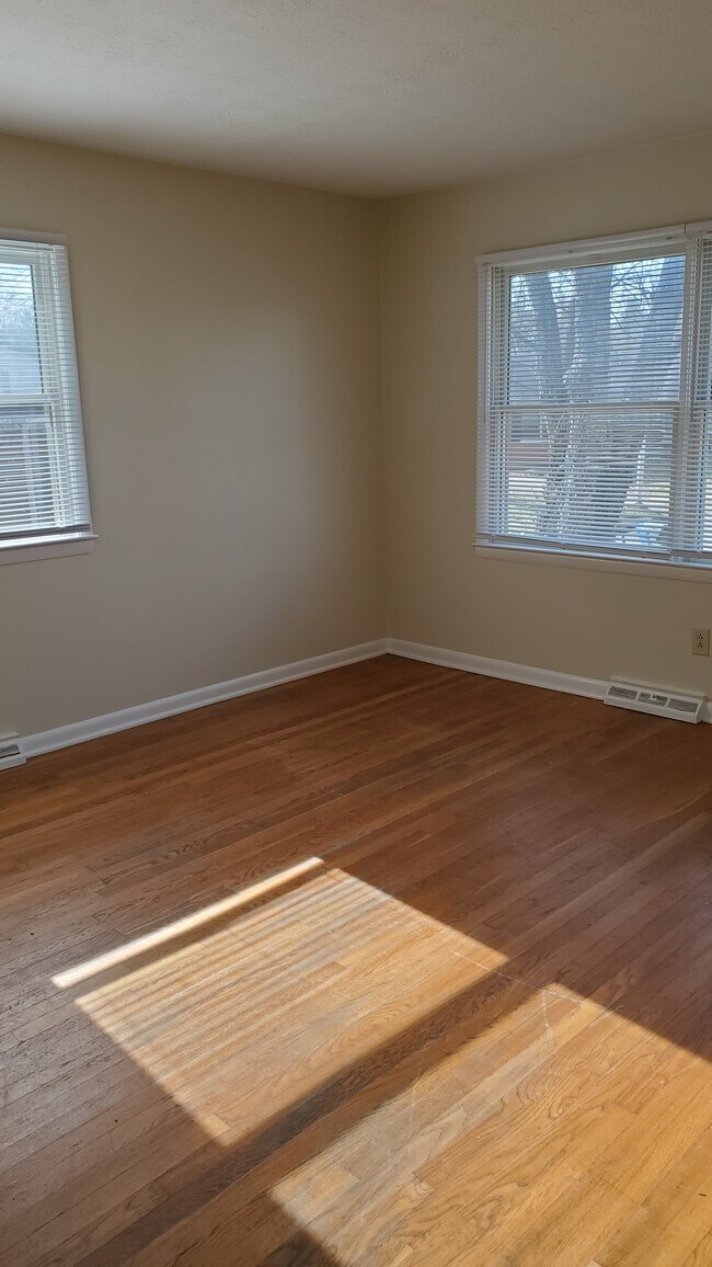 Living Room - 752 Terrace View Dr