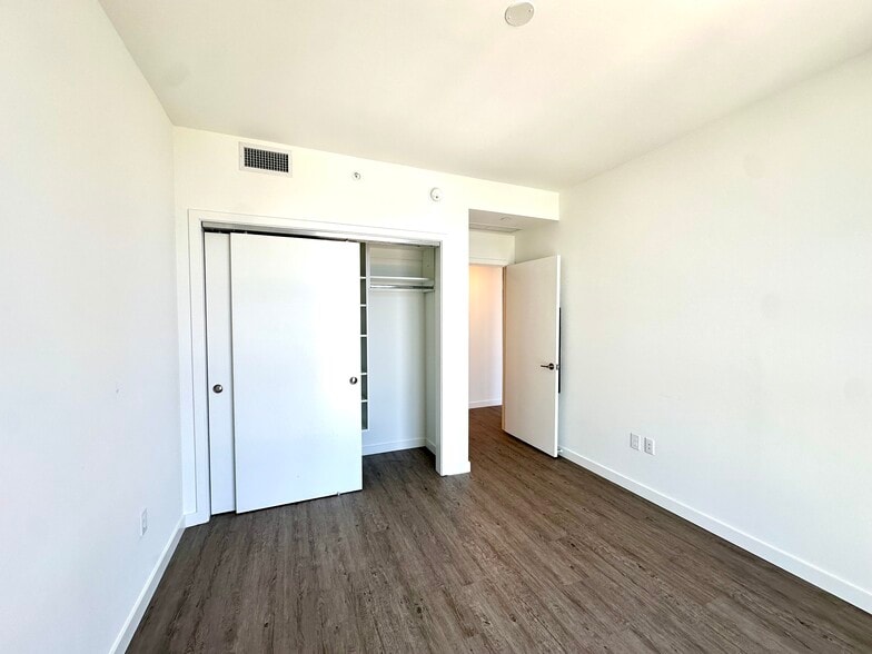 Building Photo - 133 NE 24th St