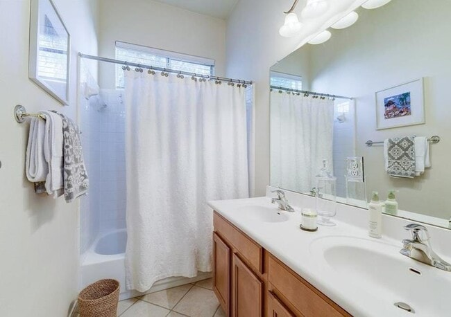 Building Photo - 15409 Interlachen Dr