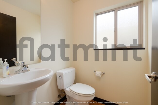 Building Photo - 1512 44th Ave SW