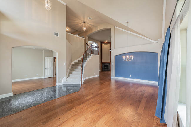 Building Photo - 1605 Buckhorn Dr