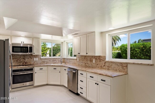 Building Photo - 8338 E San Rafael Dr