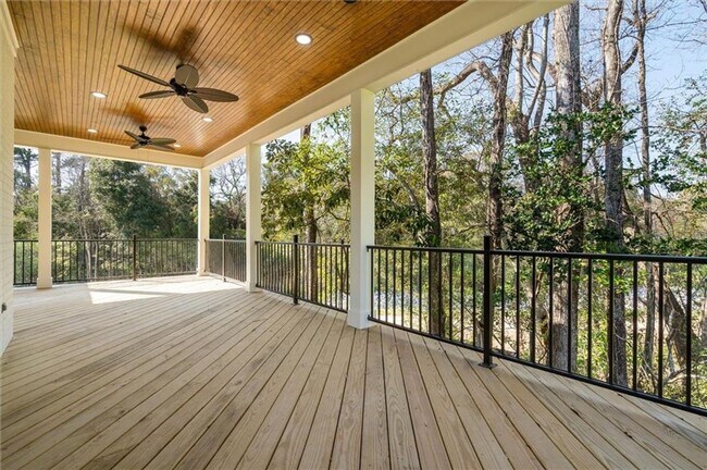 Building Photo - 5488 Hilltop Dr N