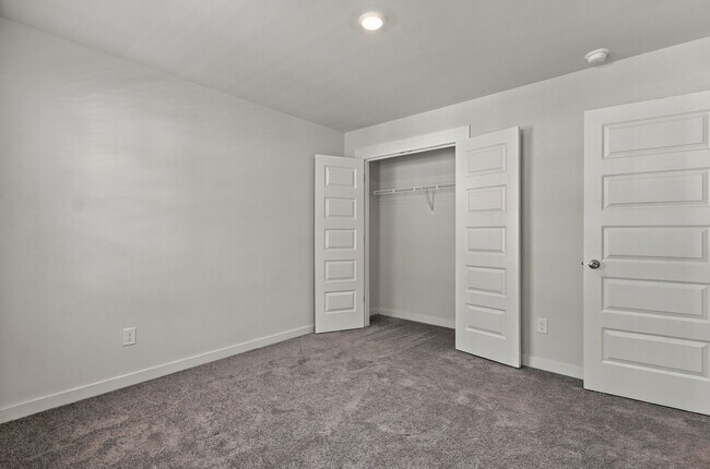 Building Photo - 1627 Manuka Ln
