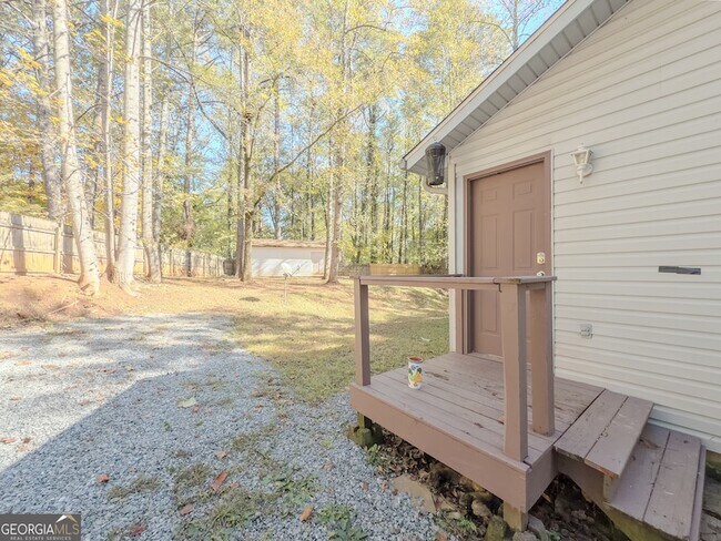 Building Photo - 580 Pineland Cir