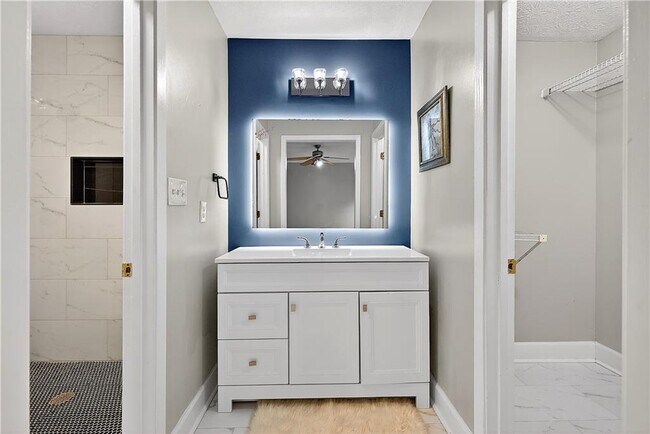 Building Photo - 679 Anderson Walk