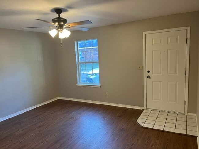 Building Photo - 50 Lynnwood Cove