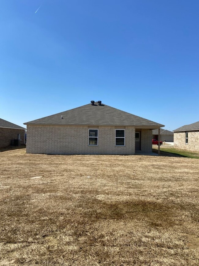 Building Photo - 3824 Keeneland Dr