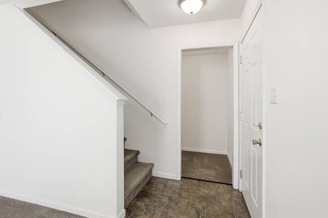 Building Photo - 2413 Northampton Dr