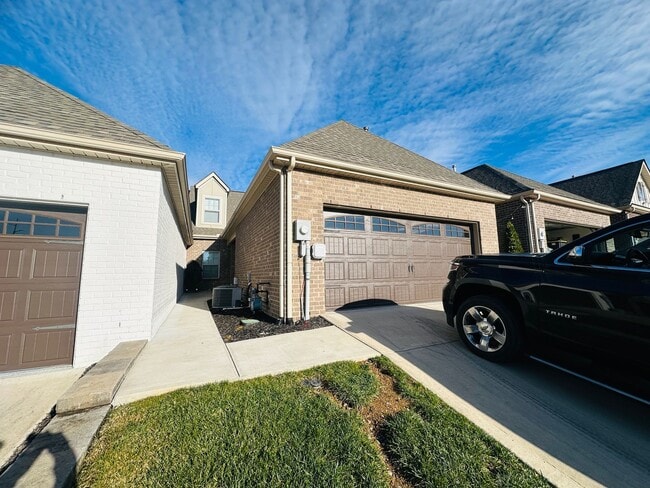 Building Photo - Spacious 3 bed, 3 bath home in Groves Park Commons featuring a modern kitchen, 2-car garage, and ...