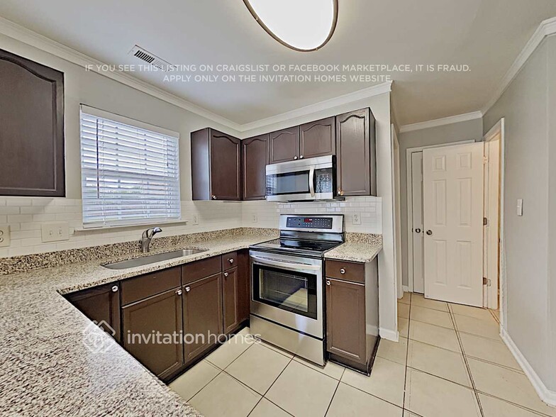 Building Photo - 2204 Genesis Dr