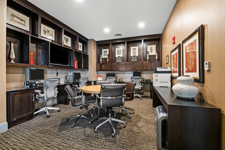 Business Center - 5455 Landmark Plz