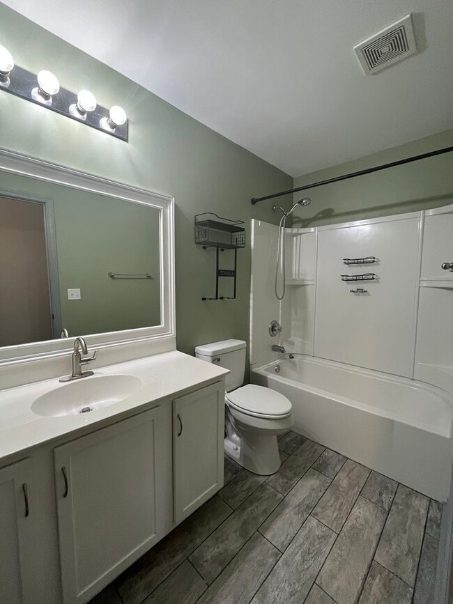 Building Photo - Beautiful 4 Bedroom in Dorchester II School District