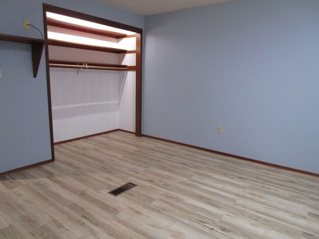 Building Photo - 901 N Fruitdale Rd