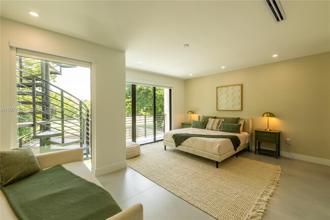 Building Photo - 8850 NE 8th Ct