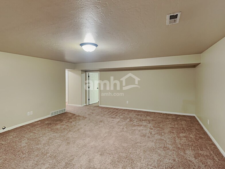 Building Photo - 294 Rocky Creek Way