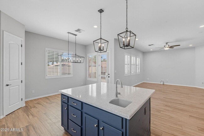 Building Photo - 1545 E Kings Ct