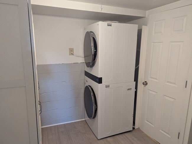 Building Photo - 3730 SW Austin St