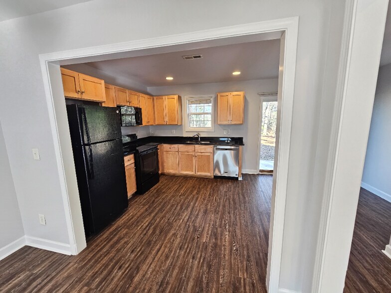 Building Photo - 527 Walter St