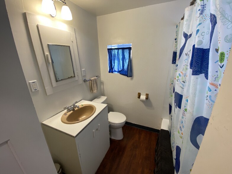 Building Photo - 521 S Bryan Ave