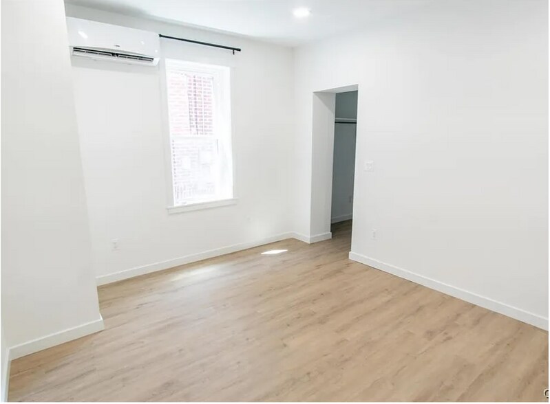 Building Photo - 1915 W Livingston St