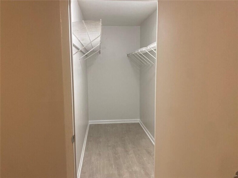 Building Photo - Room in Townhome on Baker Ct