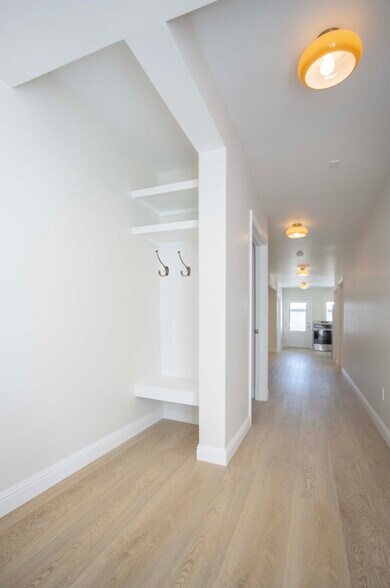 Building Photo - 220A Romain St