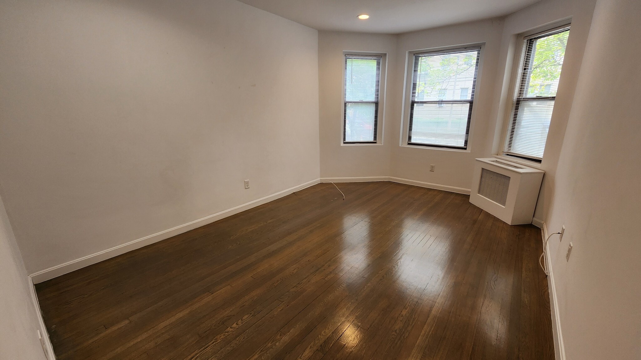Building Photo - 54 Queensberry St