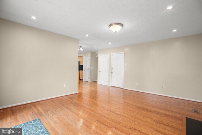 Building Photo - 64 Spring Lake Dr