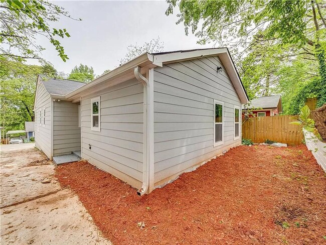 Building Photo - 3 Bedroom/ 2 Bath Home in Atlanta!