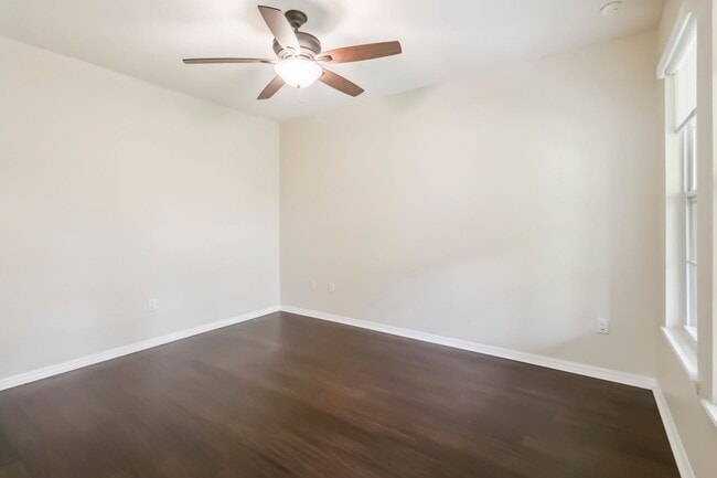 Building Photo - Beautiful 4/2.5 Townhome for Rent in Harmo...
