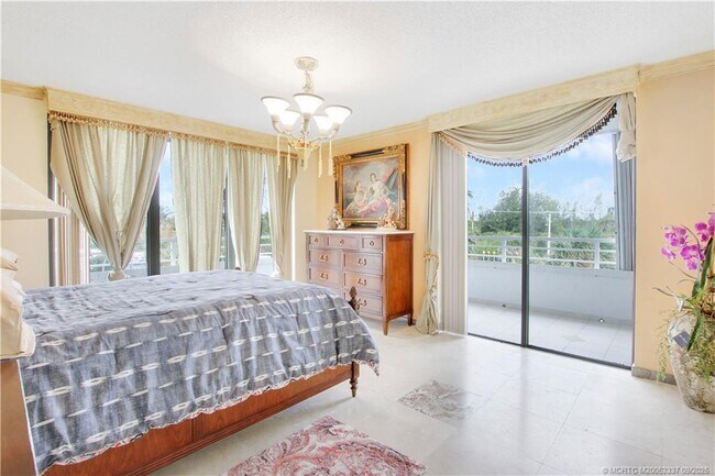 Building Photo - 9950 S Ocean Dr