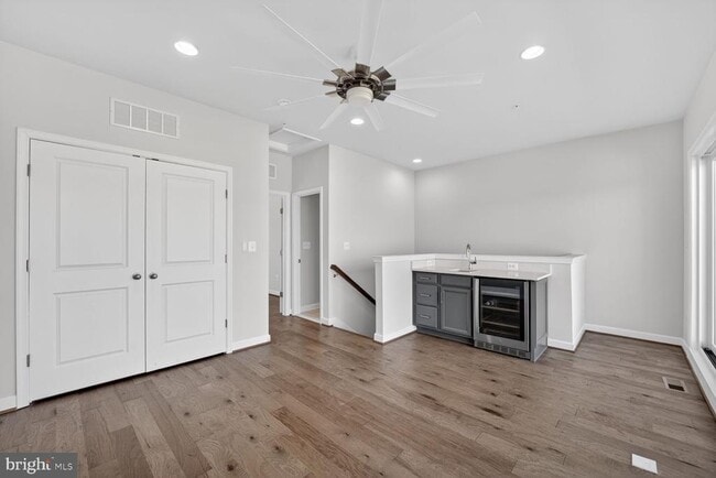 Building Photo - 620 Halsey Way