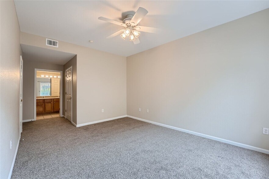 Building Photo - 10070 E Carolina Dr