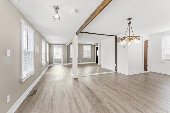Building Photo - 810 Plum St