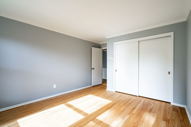 Building Photo - LIVE ON LAKE MICHIGAN IN THIS SPACIOUS CONDO!