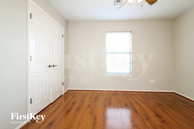 Building Photo - 3113 Highland Glen