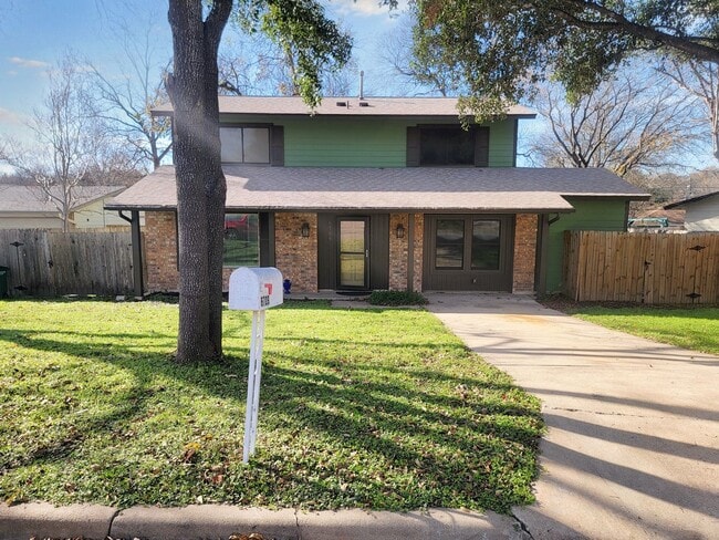 Building Photo - Spacious 4/BR 2.5/BA Two-Story Home with Fireplace & Huge Fenced Yard
