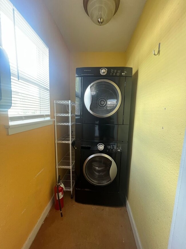 Building Photo - Two Bedroom Remodel in Rosedale Neighborhood