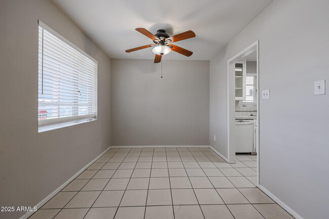 Building Photo - 1120 E Palo Verde Dr