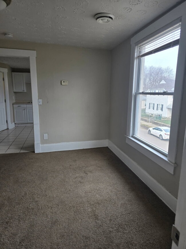 Building Photo - 403 Maple Ave