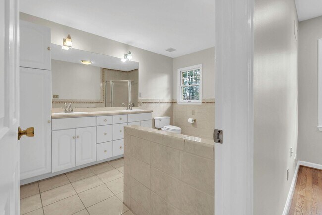 Building Photo - 8616 Chateau Dr