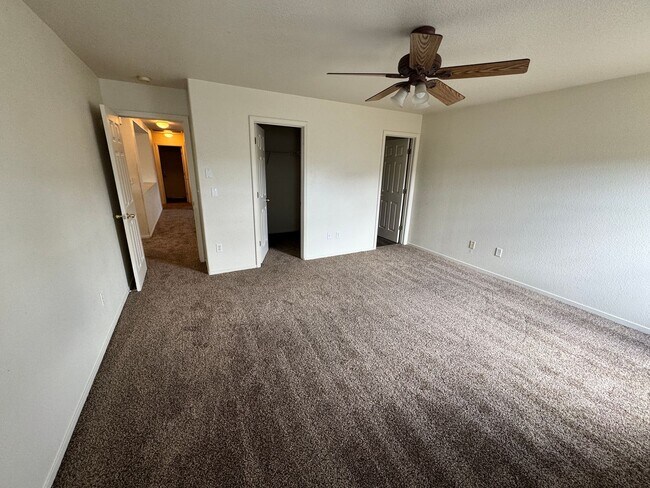 Building Photo - 9480 Canyon Meadows Dr