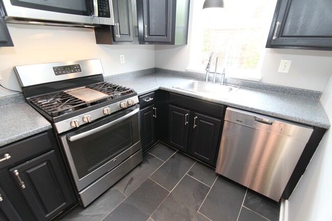 Building Photo - 2713 Arcola Ave